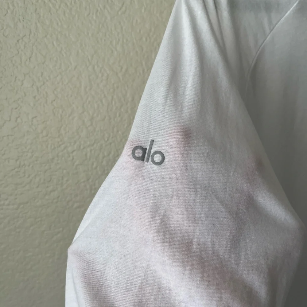ALO Yoga Activewear Triumph Long Sleeve Tshirt in White Mens Size XL - Picture 7 of 13